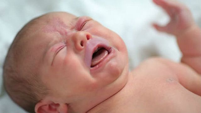 У грудничка синеет носогубный треугольник: причины