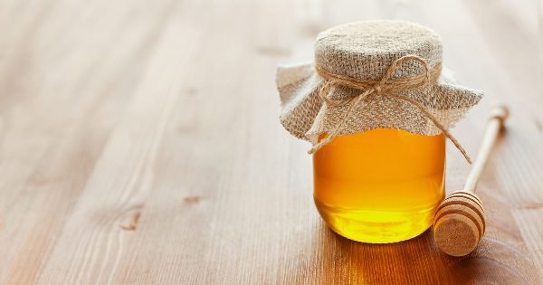 Мед повышает или понижает давление?