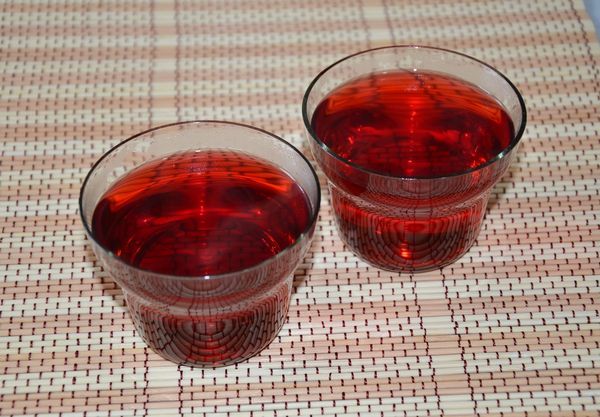 Чай каркаде повышает или понижает артериальное давление?