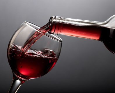 Вино повышает или понижает давление? Можно ли пить красное вино при гипертонии