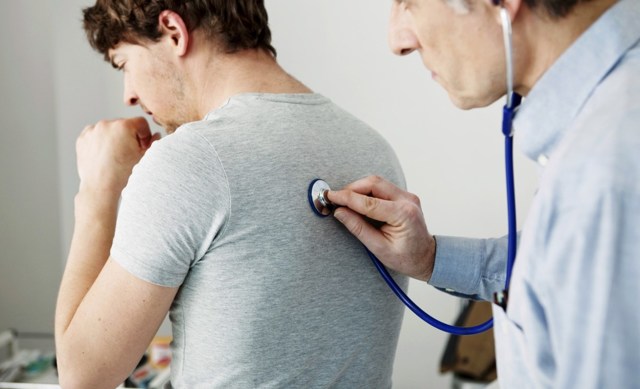 Мокрота с кровью при кашле – кровь в слизи при отхаркивании 2019