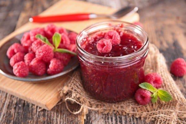 Малина повышает или понижает давление?