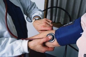 Перестает болеть сердце после алкоголя. Что нужно делать при сердечных болях после алкоголя. После алкоголя болит сердце? Возможные причины и методы лечения