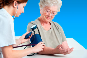 Артериальное давление у пожилых людей: гипертония в 65 и 90 лет