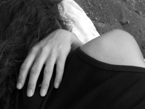 Боли в сердце симптомы, боли в сердце при остеохондрозе, боли в сердце при неврозе, боли в сердце отдающие в лопатку, боли в сердце и немеет левая рука, боль в области сердца