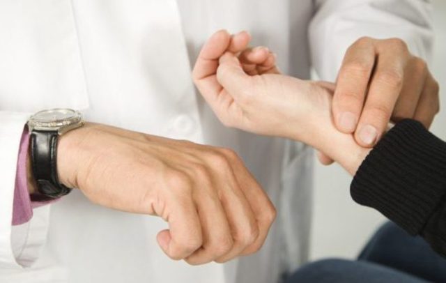 Перестает болеть сердце после алкоголя. Что нужно делать при сердечных болях после алкоголя. После алкоголя болит сердце? Возможные причины и методы лечения