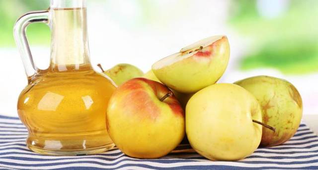 Яблочный уксус при варикозе: как и зачем принимать?
