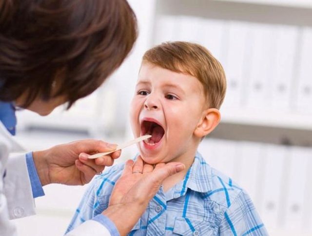 Чем лечить красное горло у ребенка – лучшие лекарства и средства 2019