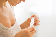 Почему идут обильные месячные: сколько считается нормой, каковы причины и что делать