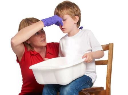 Первая помощь при кровотечении из носа: как правильно оказать медицинскую помощь (алгоритм) при сильном кровотечении, что нужно делать чтобы из носа пошла кровь без боли