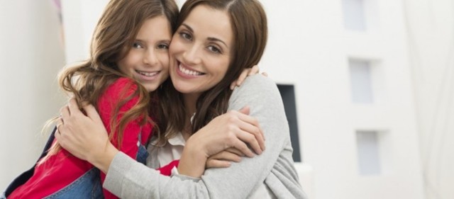 Как начинаются месячные в первый раз. Первые месячные – как себя вести и что делать?