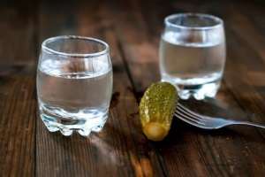 Сколько водка выветривается из организма после 50,100, 150, 200, 250, 300 граммов, через сколько часов можно садиться за руль