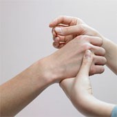 Восстановление руки после инсульта в домашних условиях