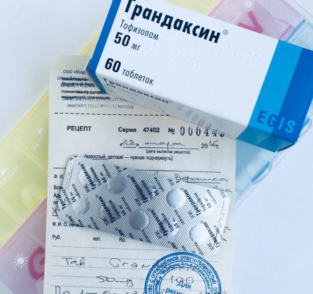 Грандаксин - инструкция по применению, отзывы, аналоги и формы выпуска (таблетки 50 мг) лекарственного препарата для лечения неврозов, стрессов и при климаксе у взрослых, детей и при беременности