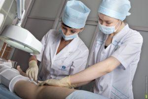 Тромб в ноге – причины, симптомы и лечение