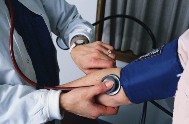 Как и чем повысить верхнее систолическое давление в домашних условиях? Низкое верхнее артериальное давление: причины и лечение