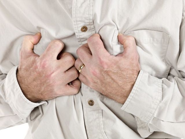 Боль за грудиной: основные причины, диагностика