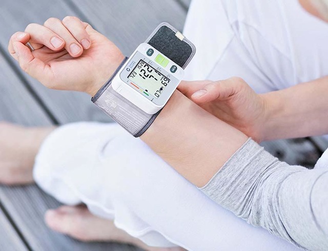 Как правильно измерить давление автоматическим тонометром?