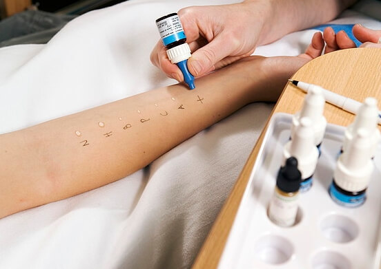 Аллергия на пыль у ребенка: симптомы, причины, лечение