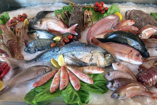 Как понизить холестерин без лекарств в домашних условиях: полезные рекомендации по питанию, таблица запрещенных и разрешенных продуктов