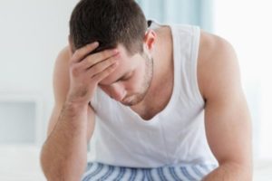 От чего повышается давление у человека: симптомы и признаки гипертонии у женщин и мужчин, как бороться с болезнью