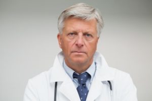 Боли в сердце симптомы, боли в сердце при остеохондрозе, боли в сердце при неврозе, боли в сердце отдающие в лопатку, боли в сердце и немеет левая рука, боль в области сердца