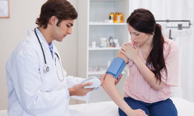 Давление 140 на 100: нужно ли сбивать и в каких случаях опасно