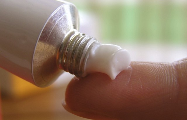 Мазь Бактробан: инструкция по применению для детей, отзывы, назальная мазь в нос