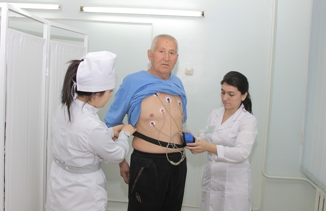 Что означает боль в грудине посередине