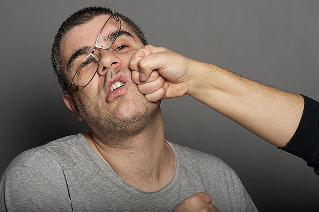 Первая помощь при кровотечении из носа: как правильно оказать медицинскую помощь (алгоритм) при сильном кровотечении, что нужно делать чтобы из носа пошла кровь без боли