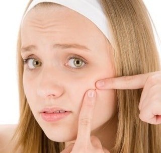 Как начинаются месячные в первый раз. Первые месячные – как себя вести и что делать?