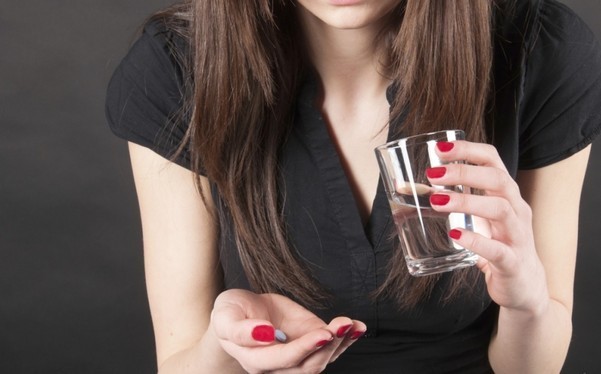 Какие таблетки прекращают месячные. Способы прекратить начавшуюся менструацию. Народные рецепты, помогающие отсрочить месячные