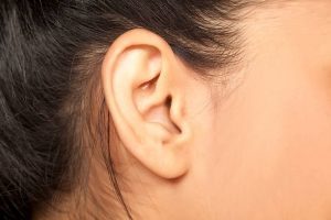 Кровь из ушей: причины, что делать, лечение, возможные последствия