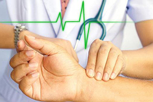 Пульс 100 ударов в минуту в состоянии покоя что делать