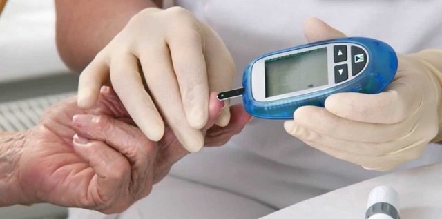 Консультации онлайн. Из какого пальца брать кровь на сахар для глюкометра