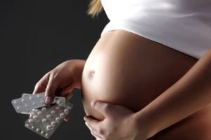 Бронхит при беременности, чем и как производить лечение у беременных на 1,2,3 триместре. Можно ли антибиотики на ранних сроках и последствия заболевания на начальных сроках беременности