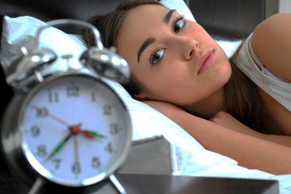 Почему к вечеру поднимается давление: 20 причин и что делать
