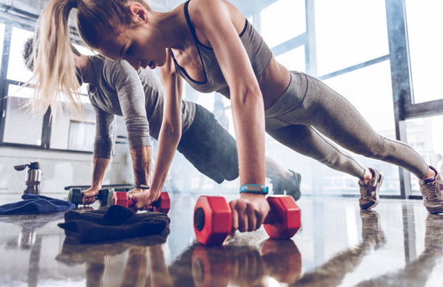 Почему при месячных идет кровь: норма и паталогия