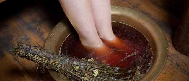 Отек ног в области стопы: причины припухлости правой и левой ступни, что делать, почему отекают ноги у женщин